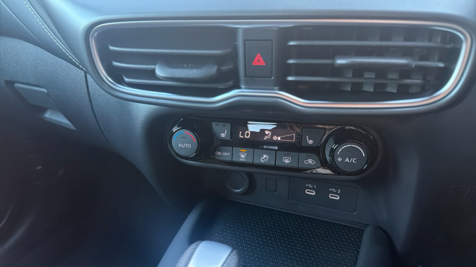 Nissan Juke 1.6 Hybrid N-Connecta 5dr Auto [Revised] Hybrid Hatchback - Image 41